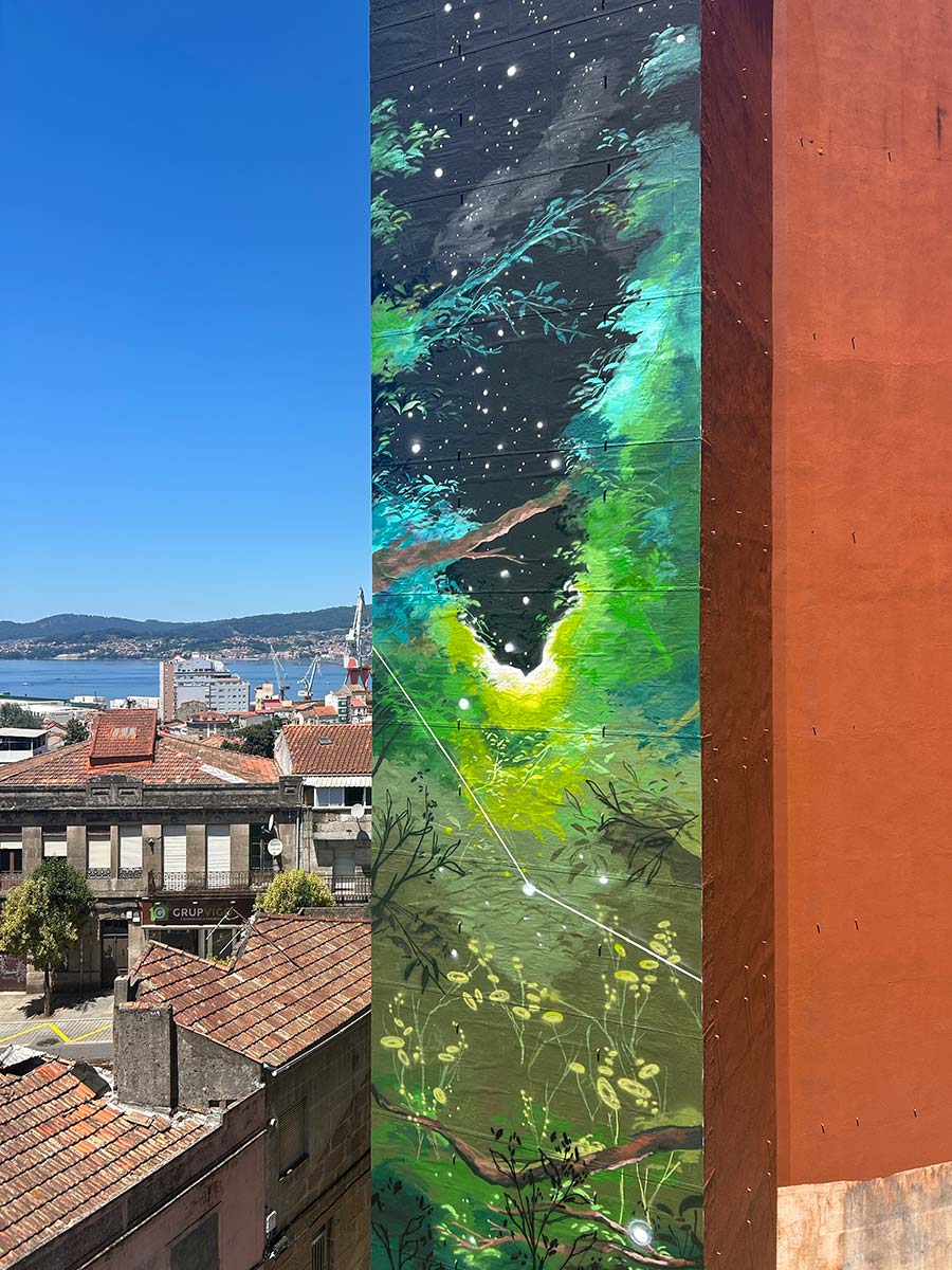 María Ortega Estepa. Mural "El presente desde el que miramos". Festival Vigo Cidade de Cor (Vigo Ciudad de Color).