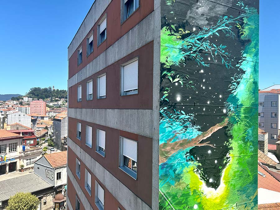 María Ortega Estepa. Mural "El presente desde el que miramos". Festival Vigo Cidade de Cor (Vigo Ciudad de Color).