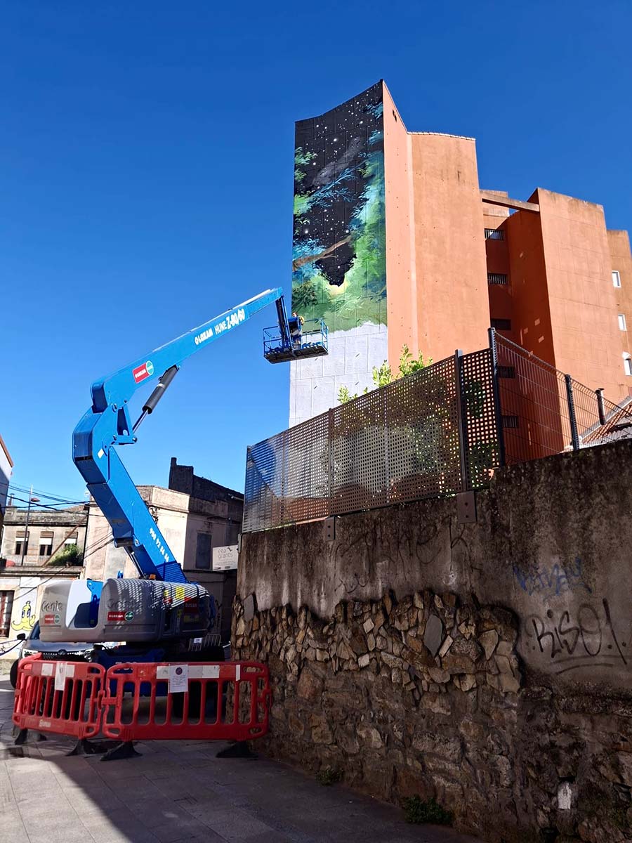 María Ortega Estepa. Mural "El presente desde el que miramos". Festival Vigo Cidade de Cor (Vigo Ciudad de Color).