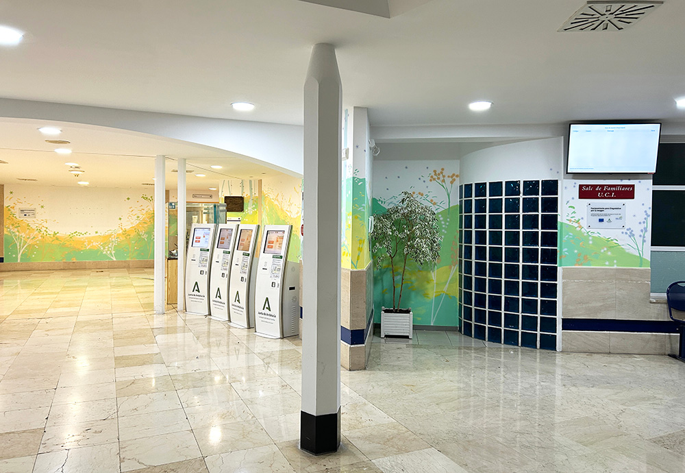 María Ortega Estepa. Mural en en hall de entrada del Hospital Infantil Virgen del Rocío. Sevilla