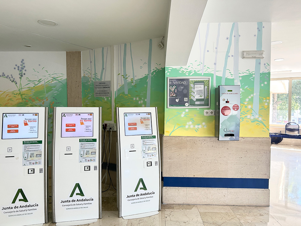 María Ortega Estepa. Mural en en hall de entrada del Hospital Infantil Virgen del Rocío. Sevilla