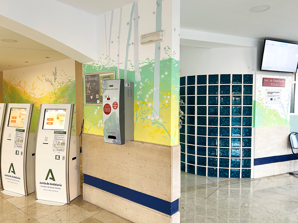 María Ortega Estepa. Mural en en hall de entrada del Hospital Infantil Virgen del Rocío. Sevilla