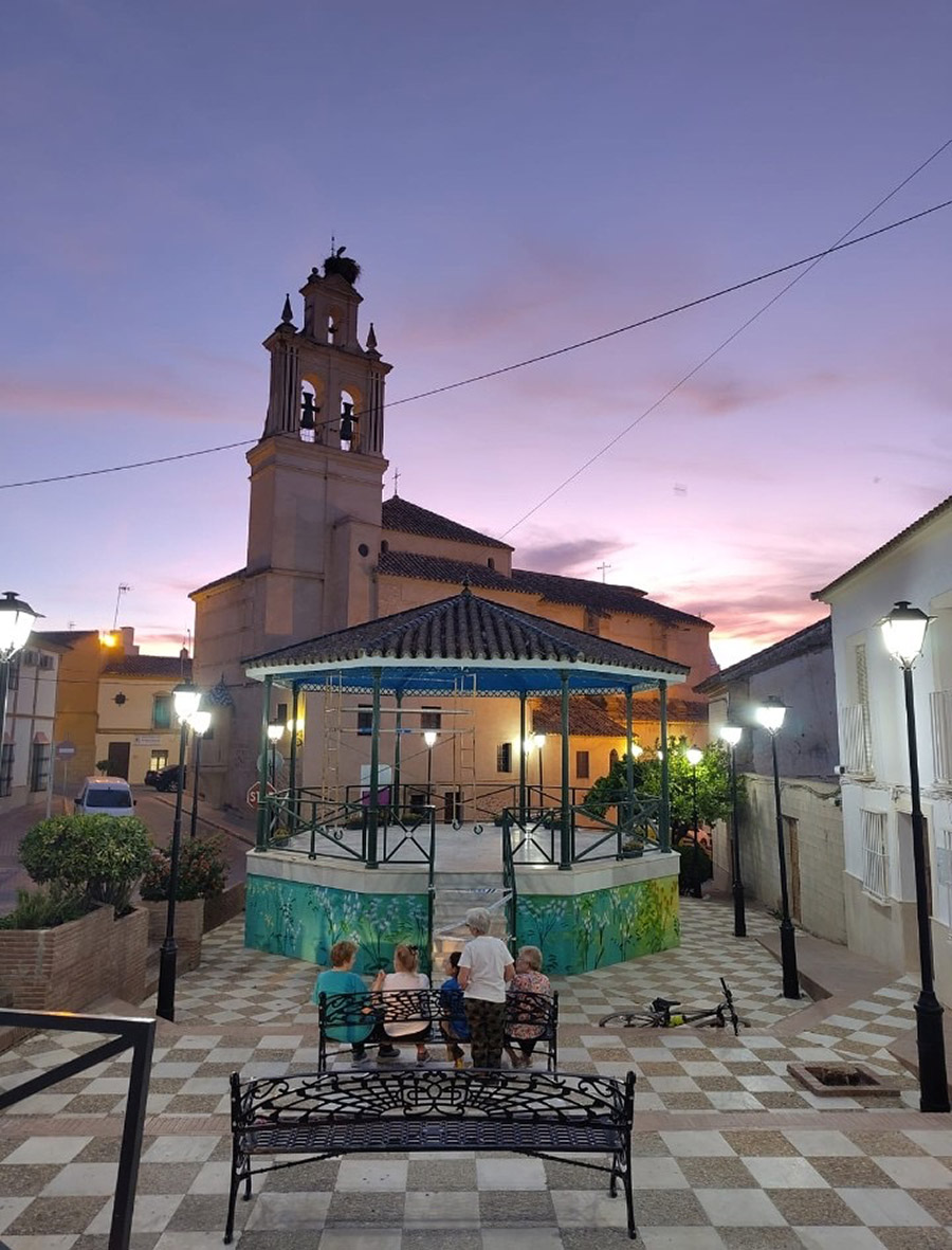 ARCAS, encuentro de arte urbano en Casariche (Sevilla). Intervención mural de María Ortega Estepa en el quiosco de música