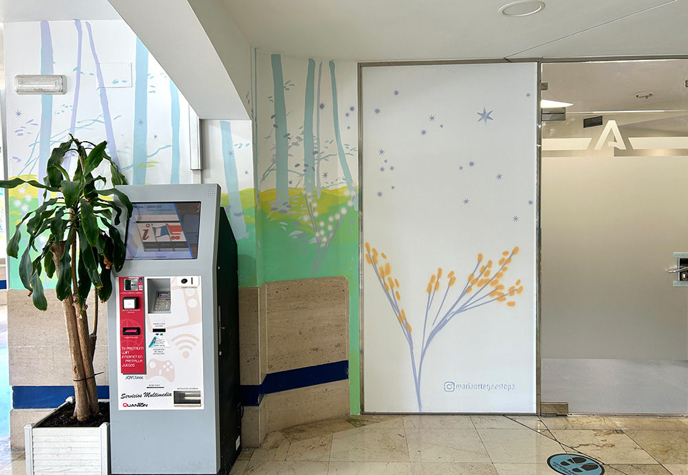 María Ortega Estepa. Mural en en hall de entrada del Hospital Infantil Virgen del Rocío. Sevilla
