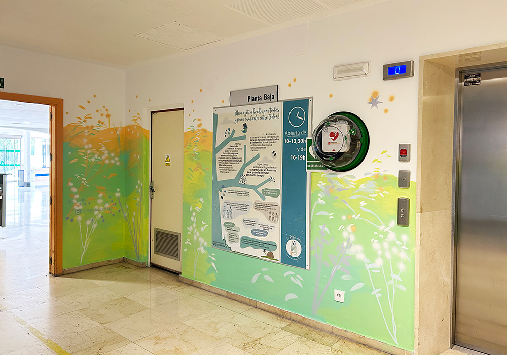María Ortega Estepa. Mural en en hall de entrada del Hospital Infantil Virgen del Rocío. Sevilla